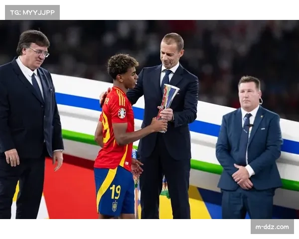 特写：迈阿密夜场，观众为年近40的西班牙老将热烈鼓掌